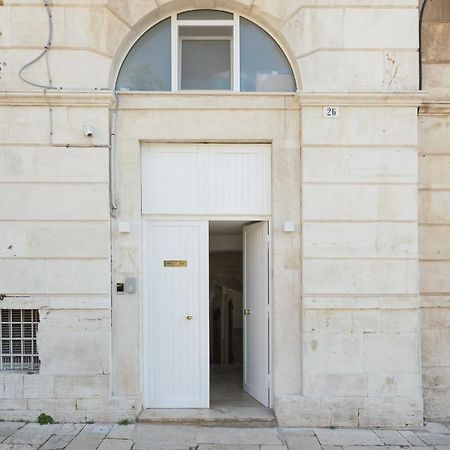 רובו די פוליה Alibi Suites Suite Museum: Gioiello Con Vista Sul Museo Archeologico Nazionale, Letto E Doccia Con Cromoterapia, Smart Tv, Wifi E A/C מראה חיצוני תמונה