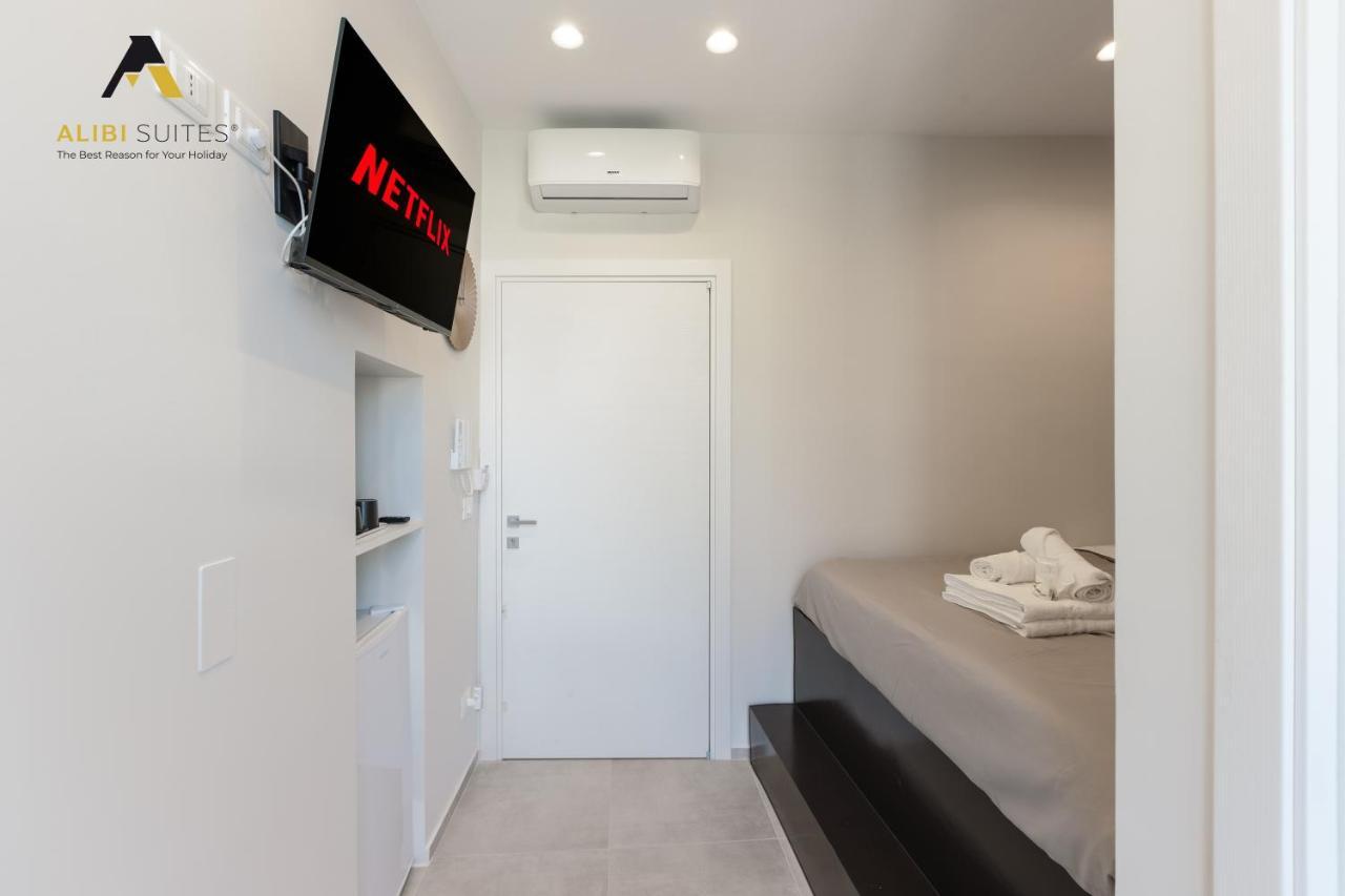 רובו די פוליה Alibi Suites Suite Museum: Gioiello Con Vista Sul Museo Archeologico Nazionale, Letto E Doccia Con Cromoterapia, Smart Tv, Wifi E A/C מראה חיצוני תמונה