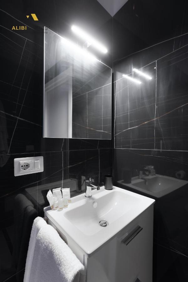 רובו די פוליה Alibi Suites Suite Museum: Gioiello Con Vista Sul Museo Archeologico Nazionale, Letto E Doccia Con Cromoterapia, Smart Tv, Wifi E A/C מראה חיצוני תמונה