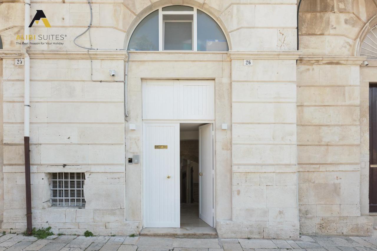רובו די פוליה Alibi Suites Suite Museum: Gioiello Con Vista Sul Museo Archeologico Nazionale, Letto E Doccia Con Cromoterapia, Smart Tv, Wifi E A/C מראה חיצוני תמונה