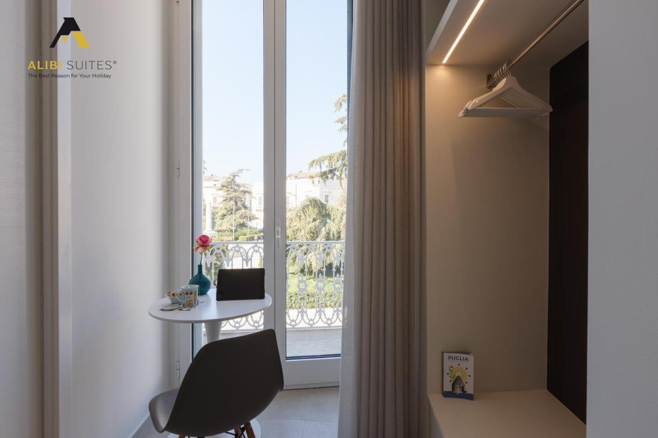 רובו די פוליה Alibi Suites Suite Museum: Gioiello Con Vista Sul Museo Archeologico Nazionale, Letto E Doccia Con Cromoterapia, Smart Tv, Wifi E A/C מראה חיצוני תמונה