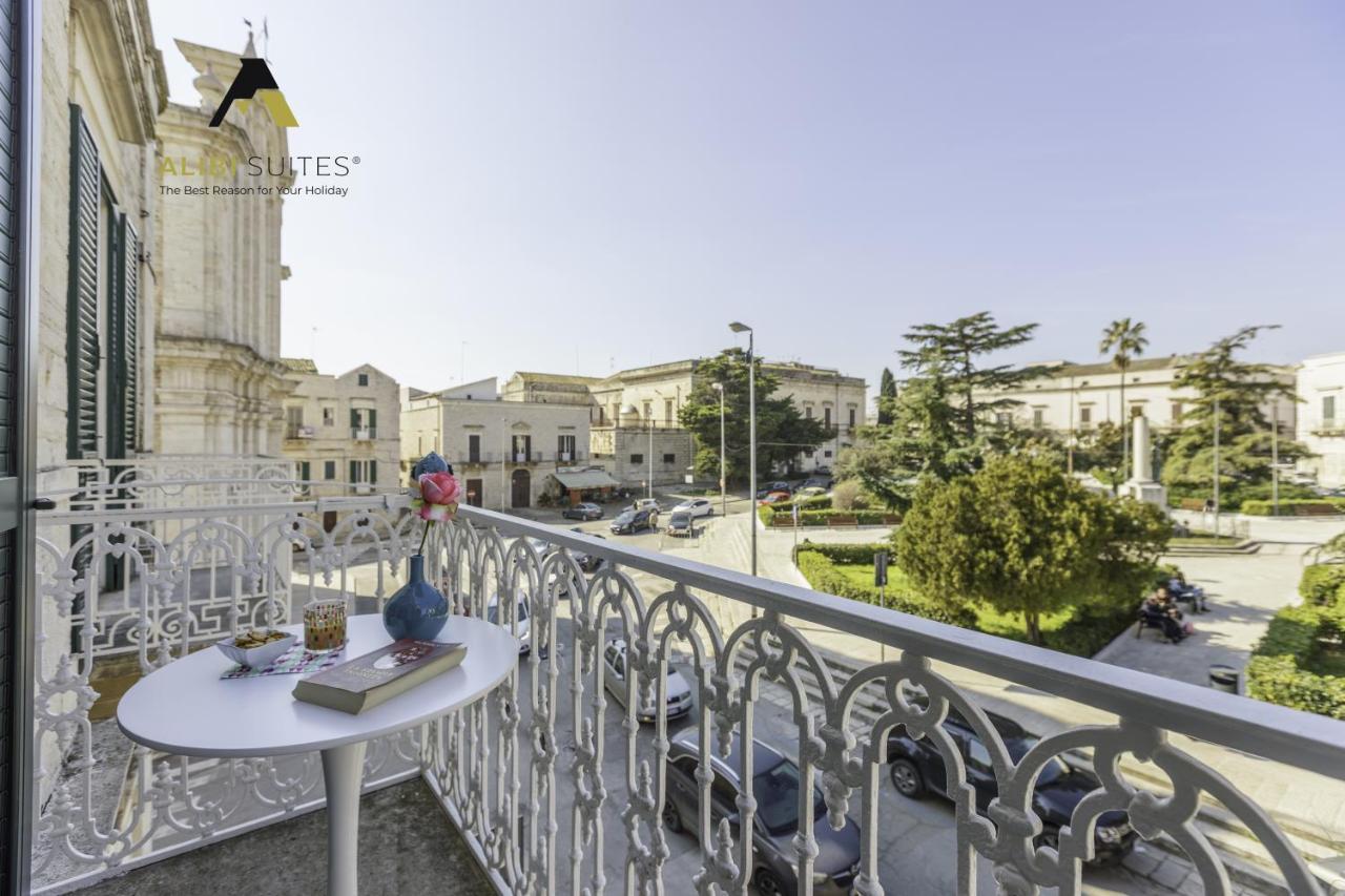 רובו די פוליה Alibi Suites Suite Museum: Gioiello Con Vista Sul Museo Archeologico Nazionale, Letto E Doccia Con Cromoterapia, Smart Tv, Wifi E A/C מראה חיצוני תמונה